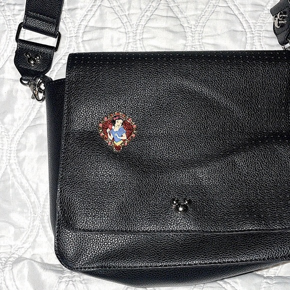 Disney black crossover Pin display purse - Picture 9 of 11